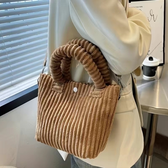 Small corduroy bag brown Color. Preloved. In great condition. - Picture 7 of 8